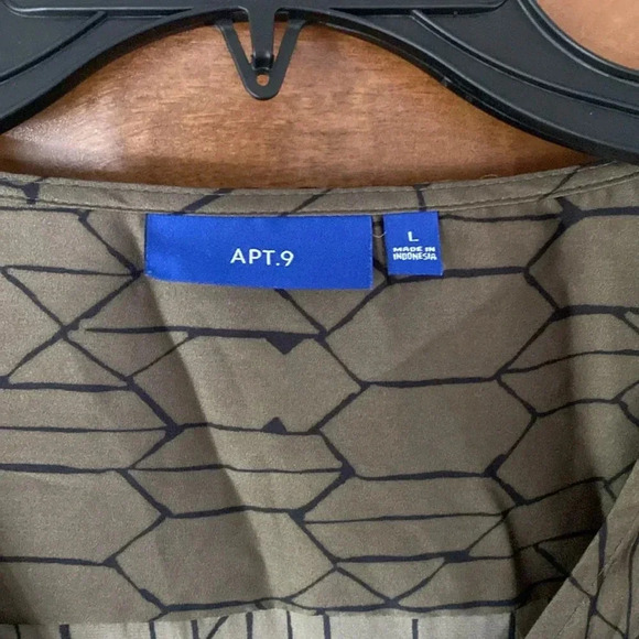 🏷️Apt 9 silk blouse - Picture 3 of 5